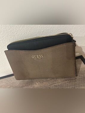 NWT Guess crossbody and wallet set
Faux snake pattern dark tan/brown and black